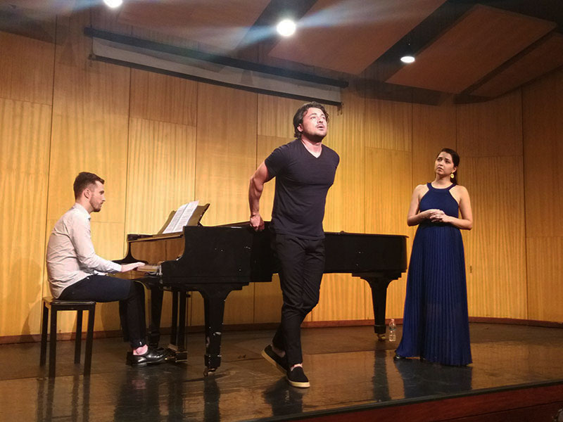 Vittorio Grigolo durante master class no Theatro Municipal do Rio de Janeiro [Foto: João Luiz Sampaio / CONCERTO]