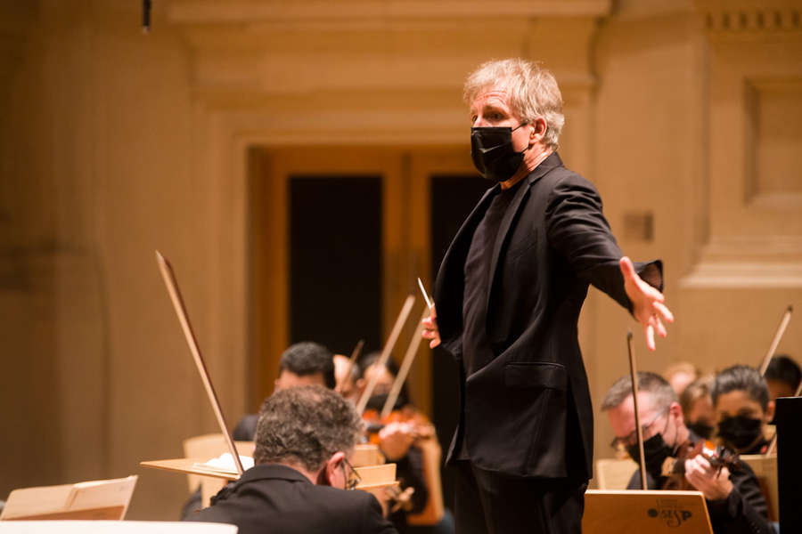 Thierry Fischer durante concerto com a Osesp [Divulgação]