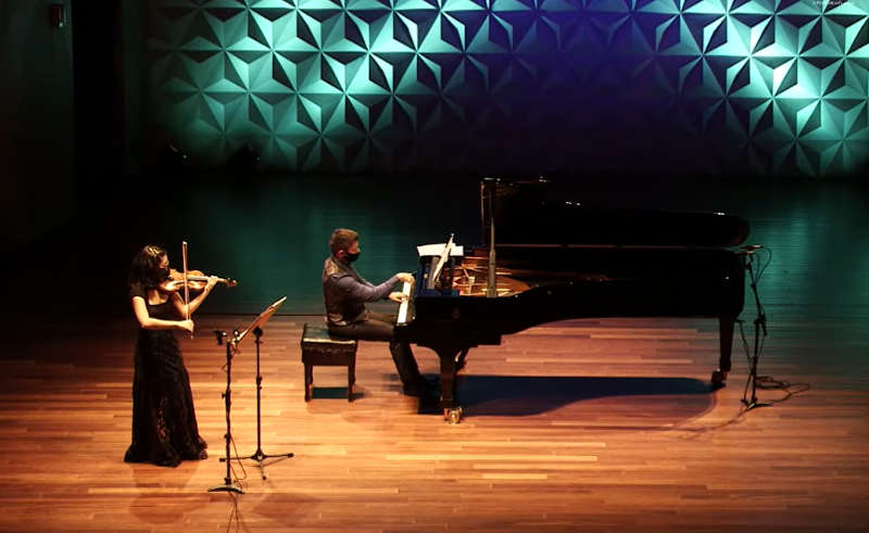 Gabriela Queiroz e Aleyson Scopel, no recital da Sala Cecília Meireles [reprodução]