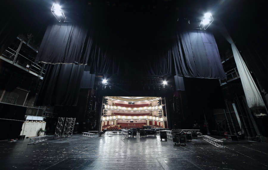 Bastidores de um teatro (dreamstime, Pavel Losevsky)