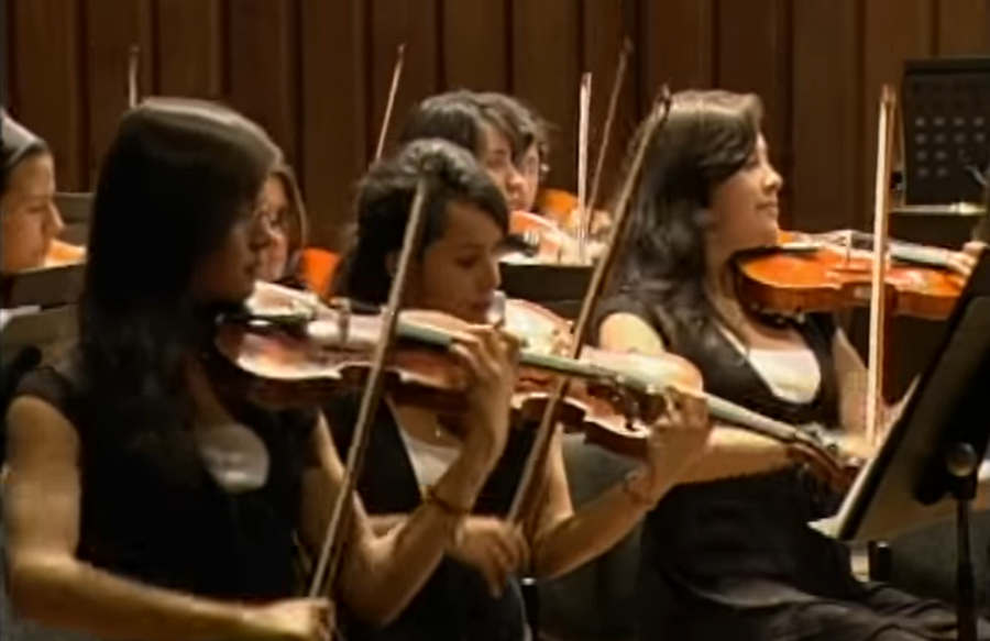 Músicos da Sinfônica Juvenil Batuta Bogotá (reprodução YouTube)