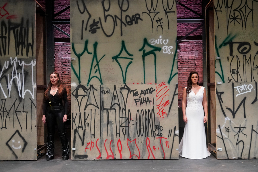 Cena de 'Os Capuletos e os Montéquios', no Theatro São Pedro [Divulgação/Heloísa Bortz]