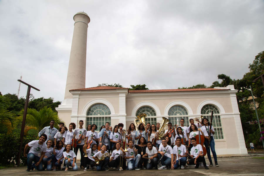 Músicos do Neojiba na sede do projeto, no Parque do Queimado [Divulgação]