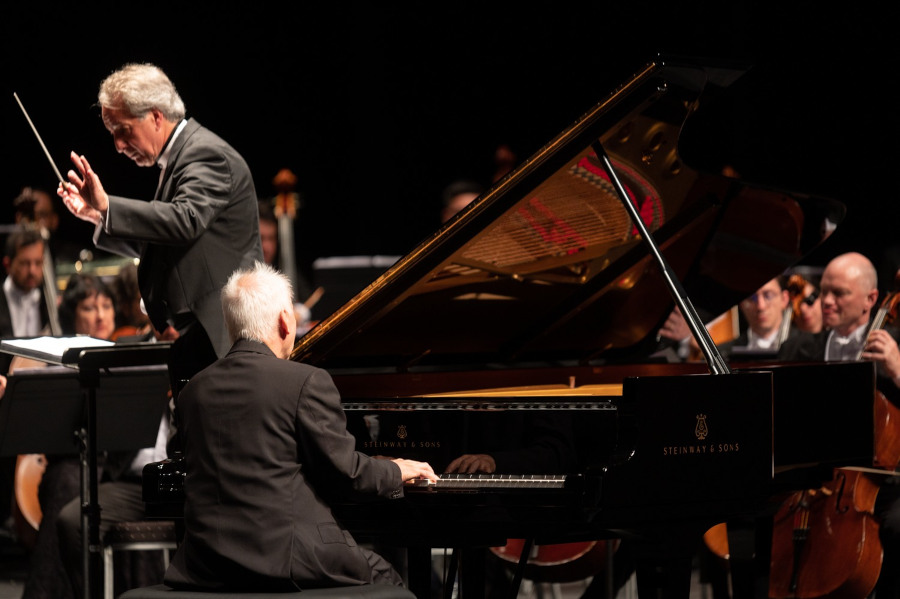 Fabio Mechetti e Jean-Louis Steuerman durante concerto em Coimbra [Divulgação/João Duarte]