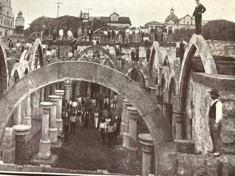 Imagem da cripta da Catedral da Sé nos anos 1920 [Divulgação/ Arquivo Metropolitano Dom Duarte Leopoldo e Silva]