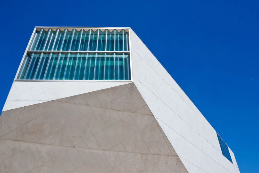 Detalhe da fachada da Casa da Música no Porto, um dos teatros em que a orquestra vai se apresentar [Divulgação]