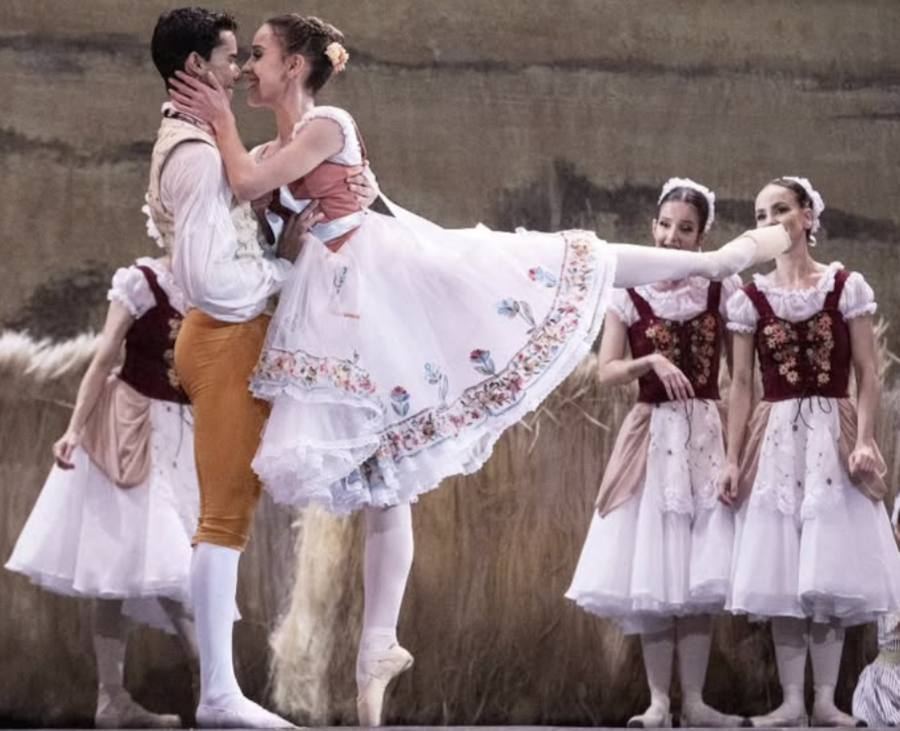 Tabata Salles e Alyson Trindade na produção do ballet de 2024 no Theatro Municipal do Rio de Janeiro[Divulgação/ Daniel Ebendinger] 