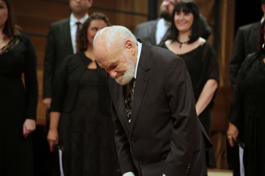 Roberto de Regina em concerto com o Coro da Camerata Antiqua em 2017 [Divulgação/Cido Marques]