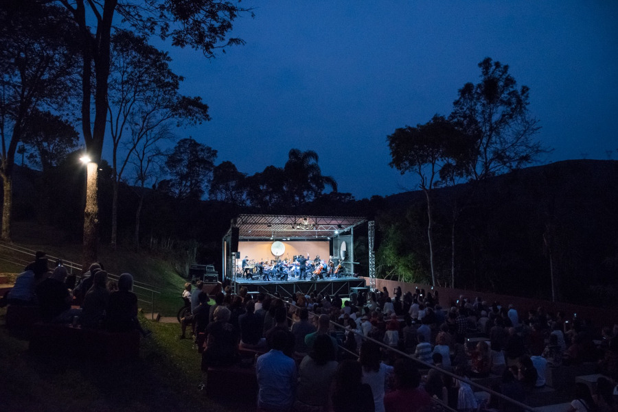 Concerto no palco ao ar livre da Escola Saramenha de Artes e Ofícios [Divulgação]