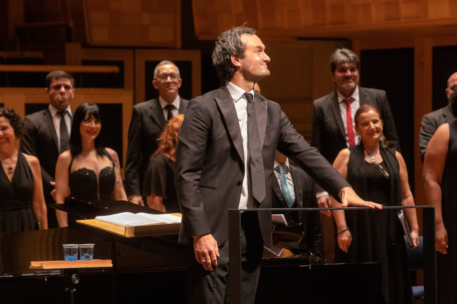 Thomas Blunt durante concerto com o Coro da Osesp em 2023 [Divulgação/Laura Manfredini]