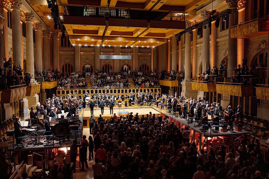 Osesp disposta para a apresentação de ‘Gruppen’, de Stockhausen (divulgação, Íris Zanetti)