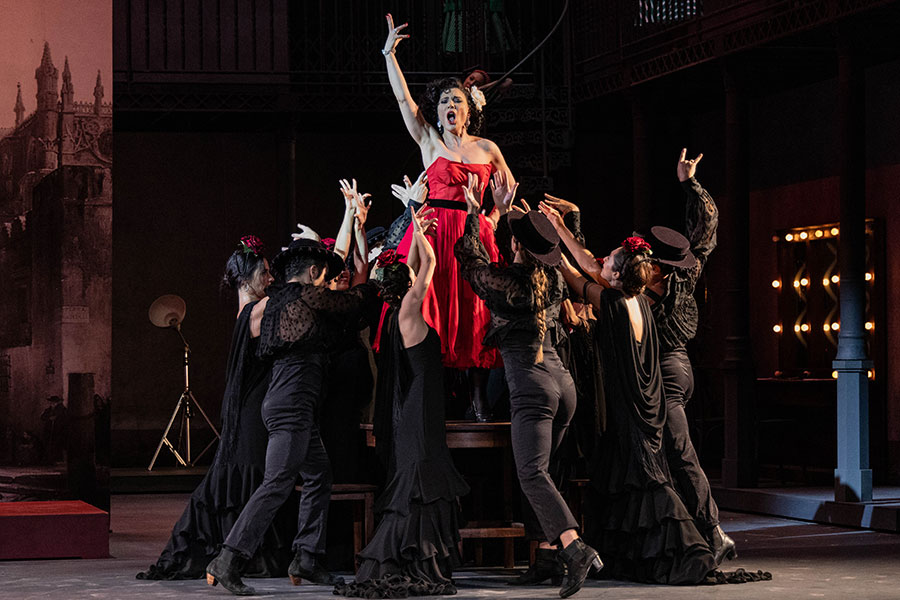 Cena de ‘Carmen’, produção do Theatro Municipal de São Paulo (divulgação, Larissa Paz)