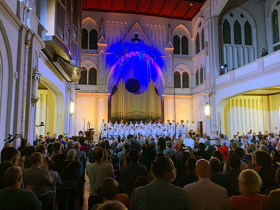 Na Catedral Evangélica, público aplaude apresentação da ‘Missa’ (Revista CONCERTO)