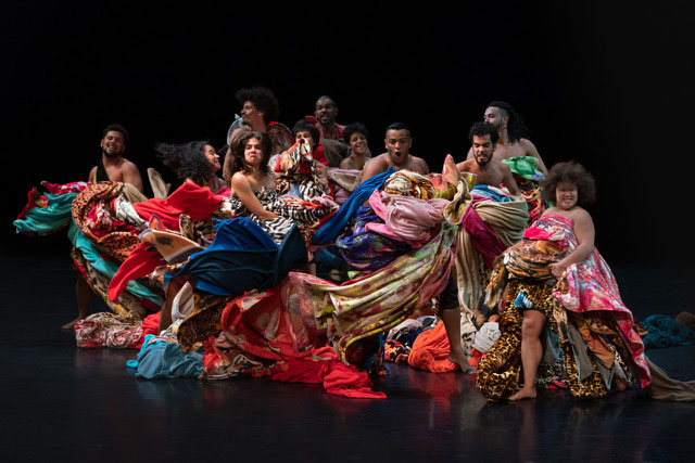 Cena de ‘Encantado’, de Lia Rodrigues (divulgação, Sammi Landweer)