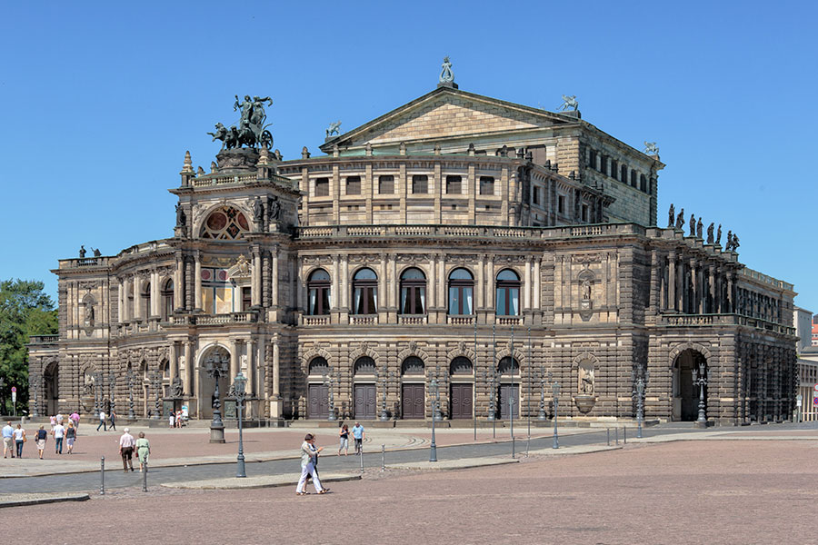 A Semperoper atual, em foto de 2013 (wikimedia commons, Avda)