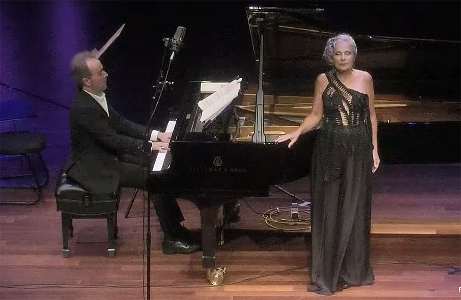 Gustavo Carvalho e Eliane Coelho, no recital na Sala Cecília Meireles (reprodução YouTube)