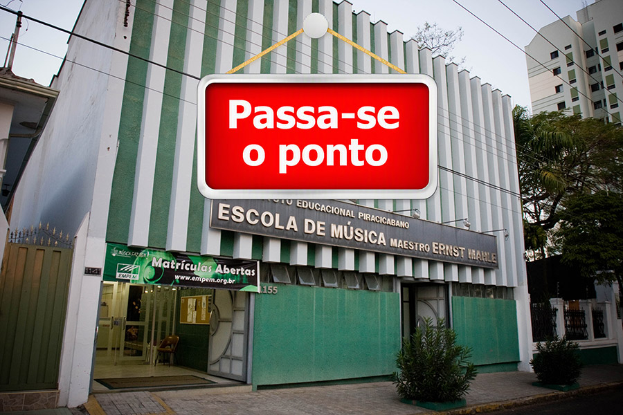 Montagem sobre foto da fachada da Música de Piracicaba Empem (foto wikimedia commons, Fábio Mendes)