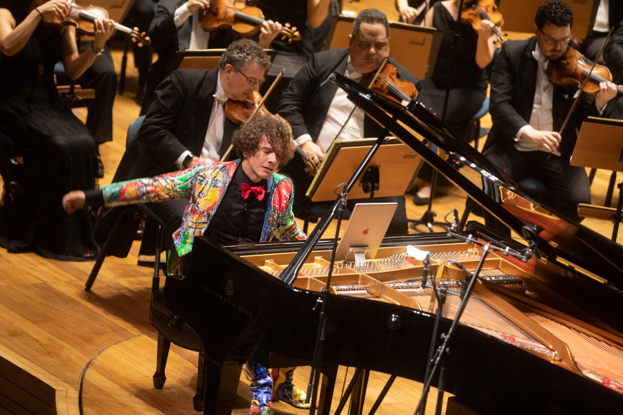 Fabio Martino durante concerto com obras de Mignone na Sala São Paulo [Divulgação]