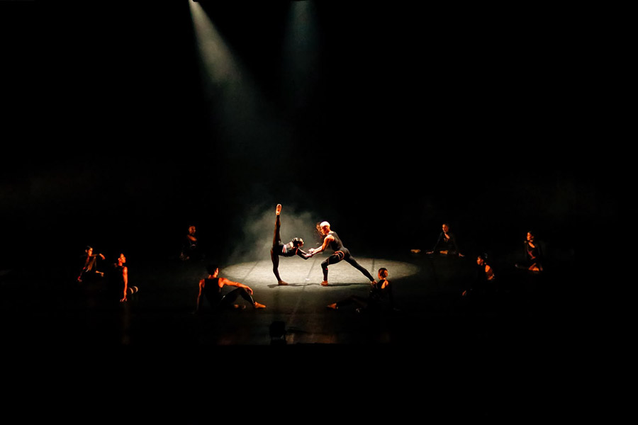 Giovana Guimarães em cena com a Companhia Ballet Paraisópolis (acervo pessoal)