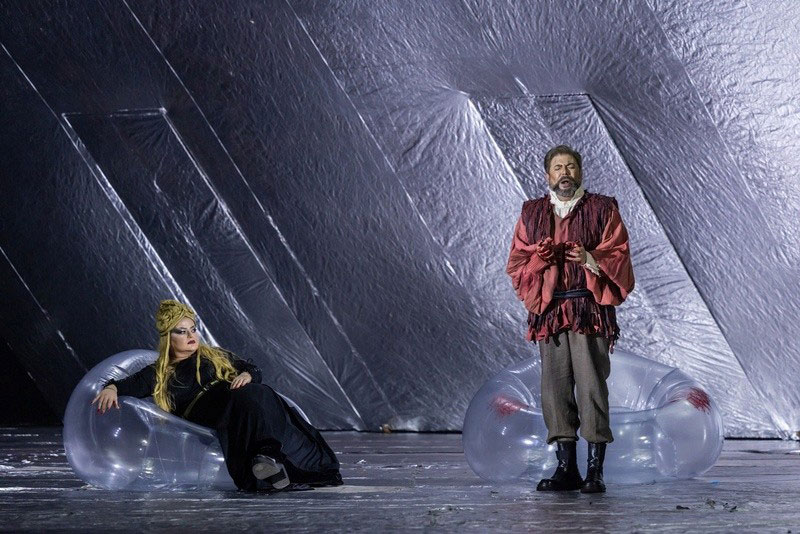 Cena da montagem de Macbeth por Elisa Ohtake (divulgação, Rafael Salvador)