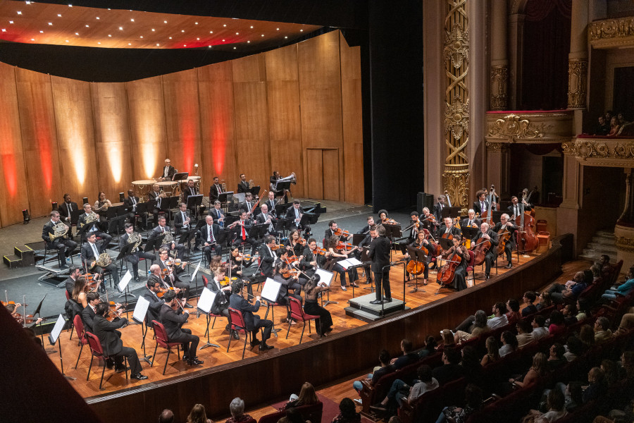 A Orquestra Sinfônica Brasileira em concerto no Theatro Municipal do Rio de Janeiro [Divulgação/Andrea Nestrea]