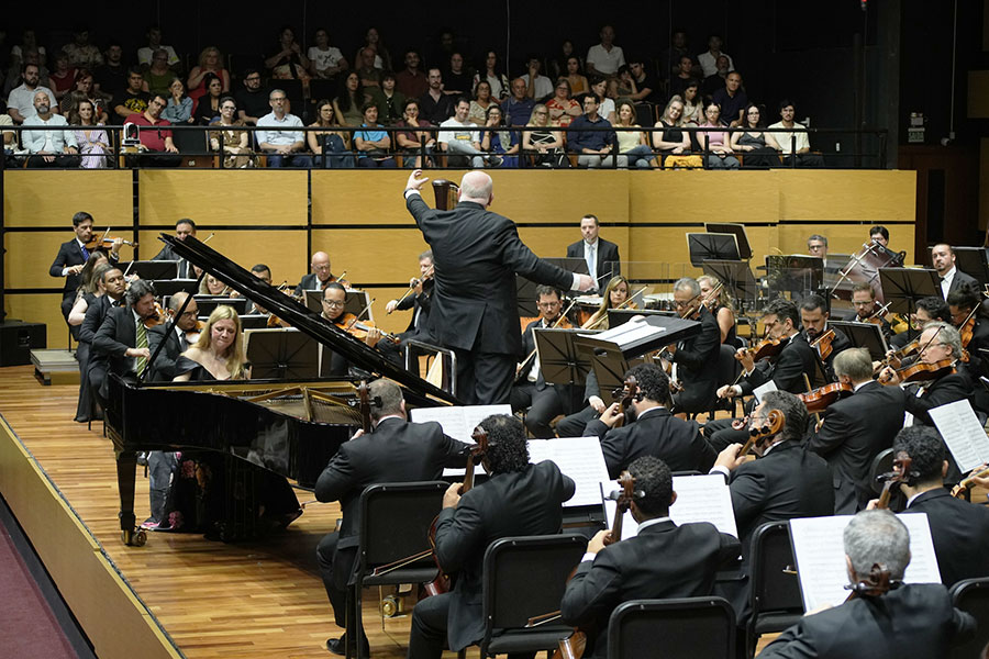 Valentina Lisitsa, Manfredo Schmiedt e a Ospa na abertura da temporada 2026 (divulgação, Vinícius Angeli)