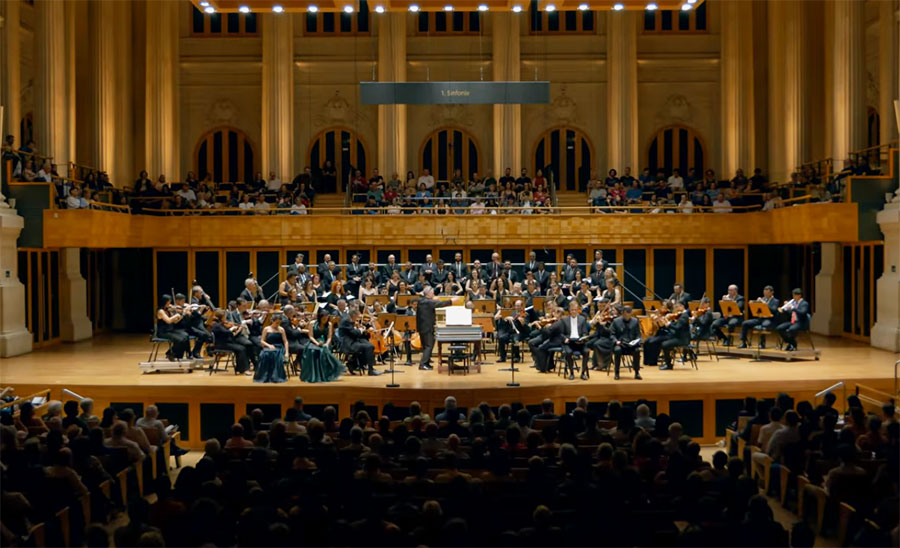 Richard Egarr dirige Bach com a Osesp na Sala São Paulo (reprodução YouTube)