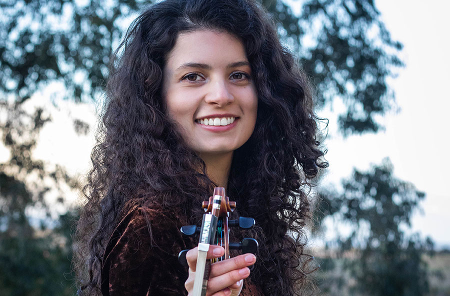 A violinista e compositora Paloma Pitaya (divulgação)
