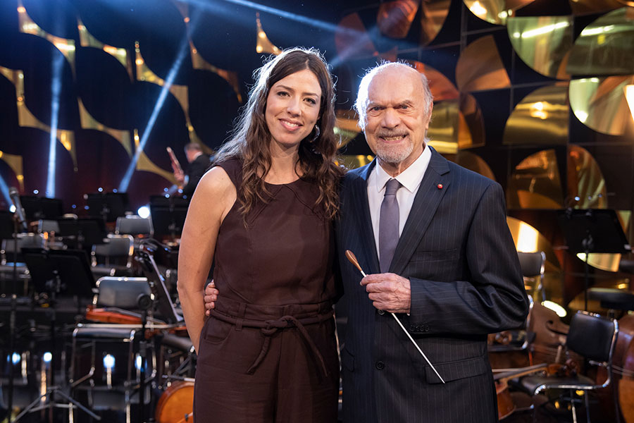 Roberta Matinelli e maestro Júlio Medaglia (divulgação TV Cultura, Nadja Kouchi)