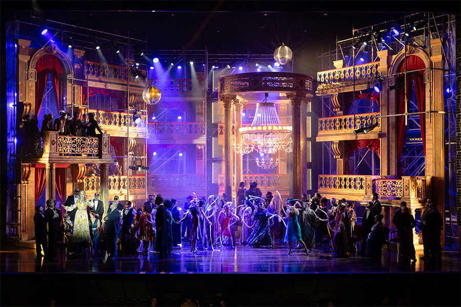 Cena de Romeu e Julieta dirigida por Heller-Lopes na da Ópera de Tenerife (divulgação, Auditório Tenerife, Miguel Barreto)