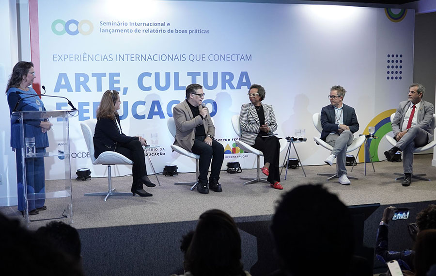 Mesa de abertura do seminário “Experiências Internacionais que Conectam Arte, Cultura e Educação” (reprodução LinkedIn)