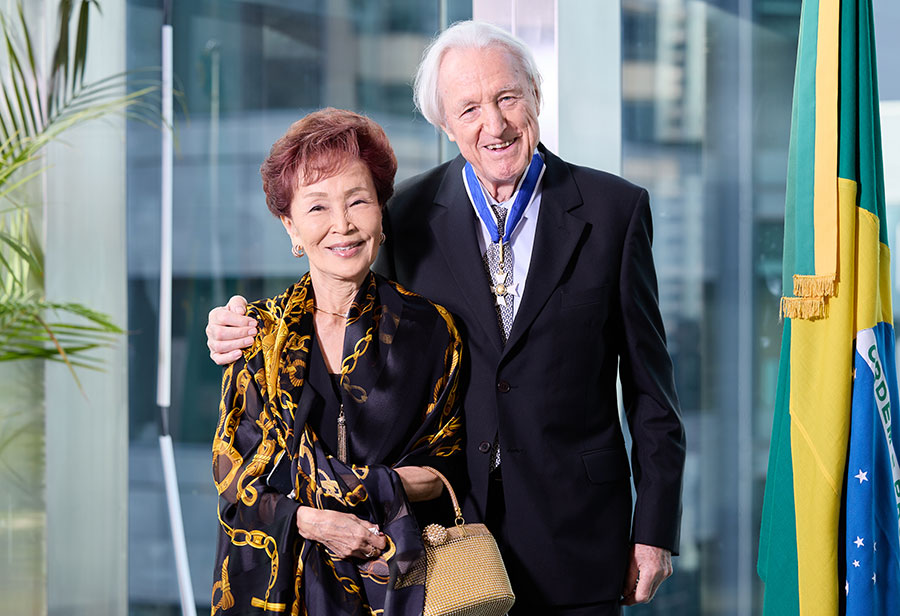 Klaus Heymann com sua esposa, a violinista Takako Nishizaki (divulgação, Naxos Music Group)