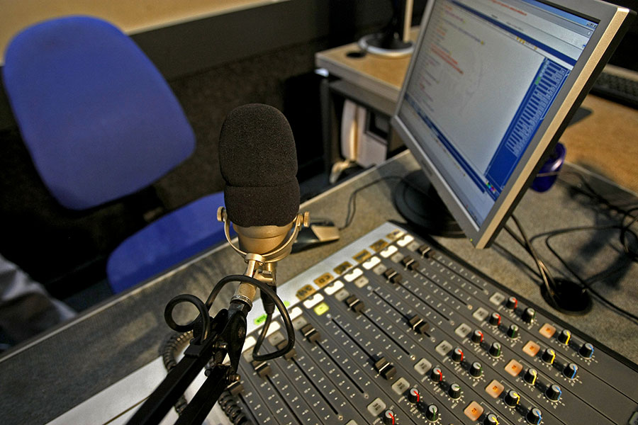 Imagem ilustrativa de um estúdio de rádio (dreamstime, Viorel Dudau)