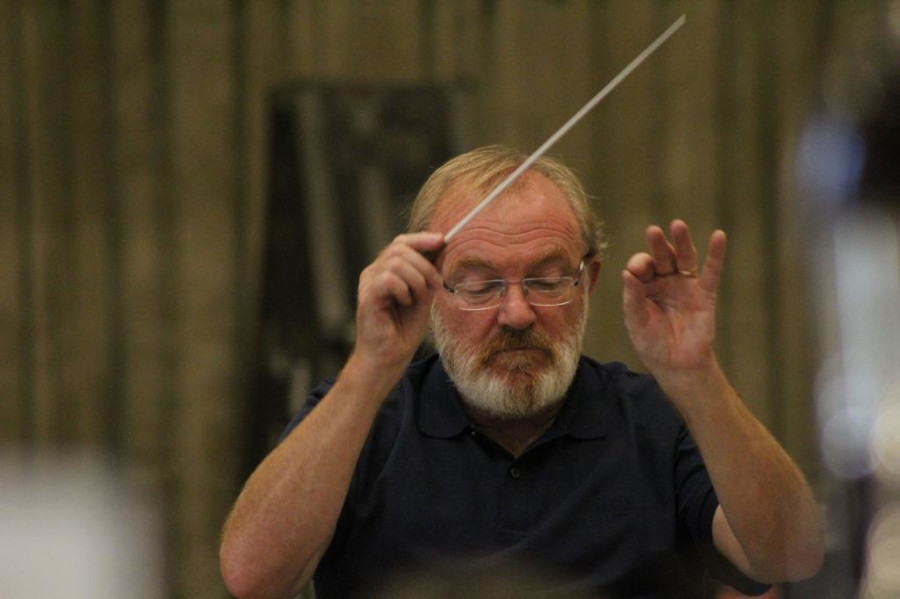 O maestro Martyn Brabbins [Divulgação/English National Opera]