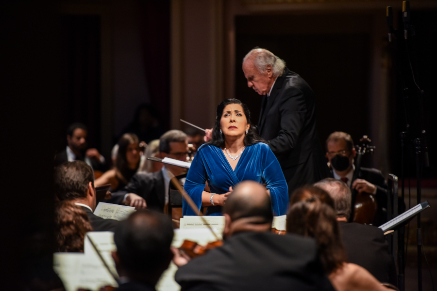 Carla Caramujo durante concerto no ano passado com a Petrobras Sinfônica [Divulgação/Alex Ferro]