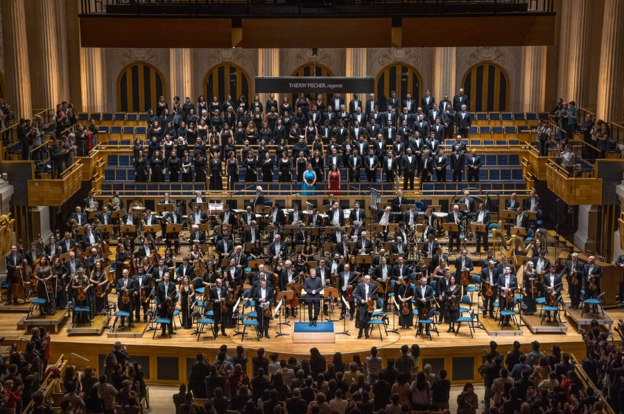 Osesp, coro e solistas recebem aplausos ao fim da apresentação [Divulgação]