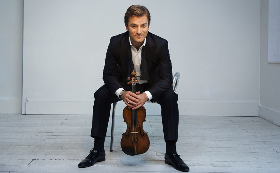 O violinista Renaud Capuçon se apresenta com a Camerata Salzburgo [Divulgação]