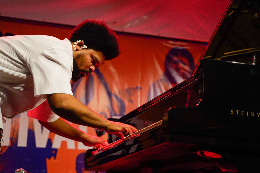 Recital do pianista Amaro Freitas [Divulgação/Marlon de Paula]