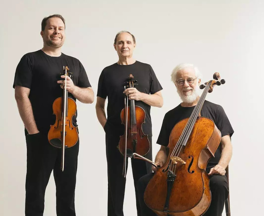 O violinista Horacio Schaeffer, o violinista Pablo de León e o violoncelista Roberto Ring [Divulgação]