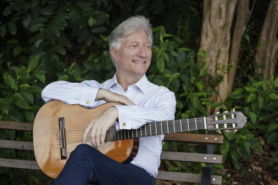 O violonista Fabio Zanon celebra 60 anos com a Filarmônica de Minas Gerais [Divulgação]
