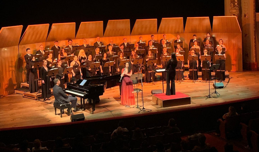 Apresentação do Coral Paulistano no Theatro Municipal de São Paulo [Reprodução/Facebook/MaíraFerreira]