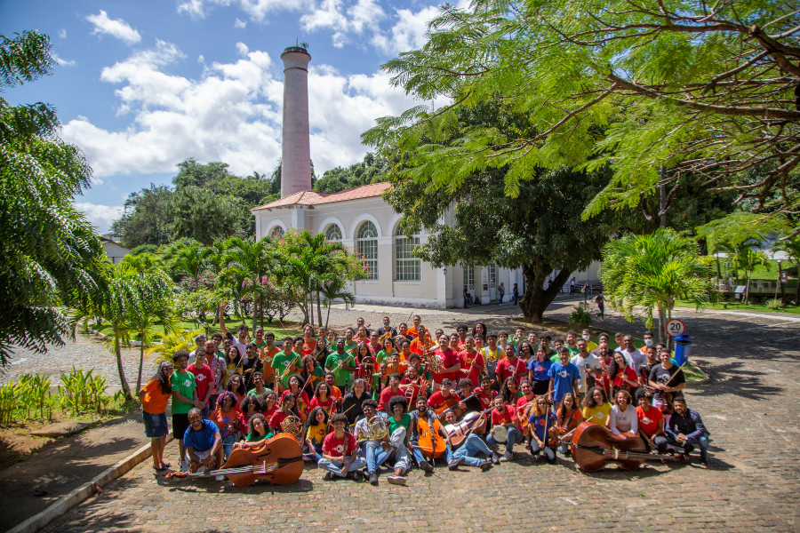 Músicos do Neojiba na sede do projeto, no Parque do Queimado, em Salvador [Divulgação]