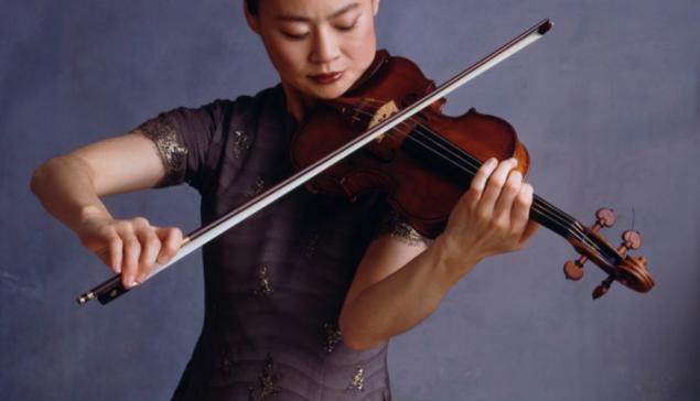 Revista Concerto Violinista Midori [ Divulgação/ Timothy Greenfield-Sanders]