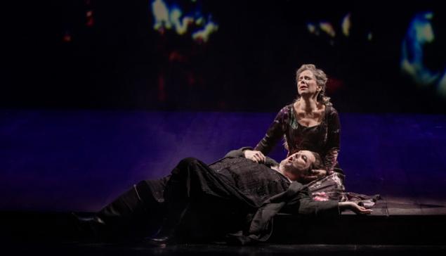 Revista Concerto A soprano Annemarie Kremer e o tenor Simon O'Neill em cena de 'Tristão e Isolda' [Divulgação/Rafael Salvador]