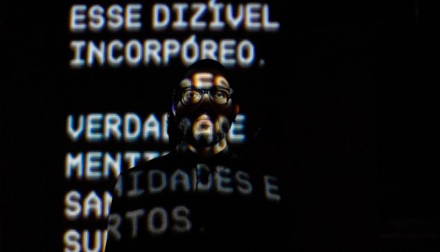 Revista Concerto Ópera 'Oposicantos', de Flo Menezes [Divulgação/Iris Zanetti]