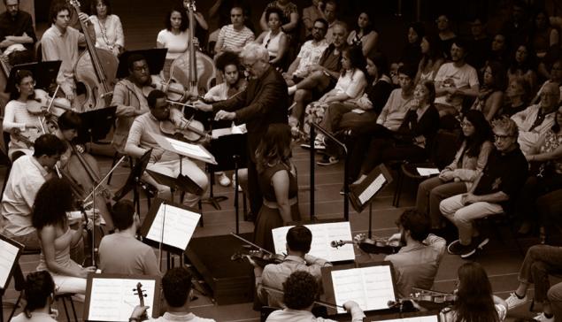 Revista Concerto A Ocam durante concerto no Instituto Tomie Ohtake [Divulgação]