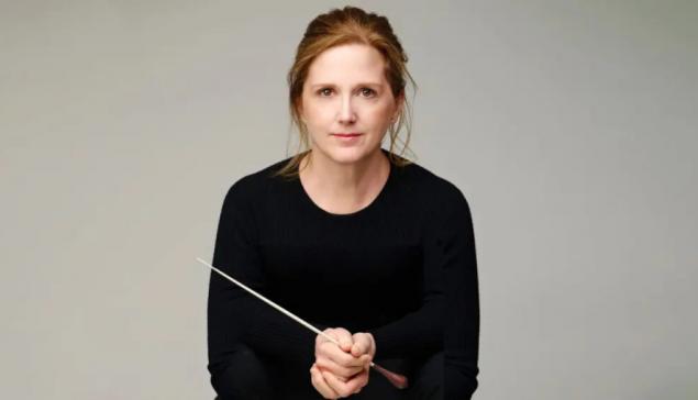 Revista Concerto A maestra Erin Freeman rege o concerto [Divulgação]