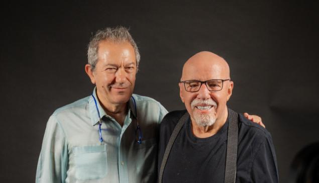 Revista Concerto O maestro Aldo Brizzi e o escritor Paulo Coelho, autor do libreto [Divulgação/No Name Agency]