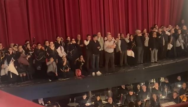 Revista Concerto Protesto dos artistas antes da récita de ‘Macbeth’, no Theatro Municipal de São Paulo (reprodução YouTube)