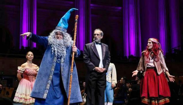 Revista Concerto Cena do espetáculo Aprendiz de feiticeiro (divulgação, Ali Karakas)